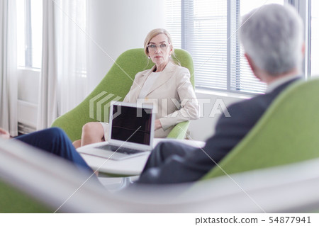 Business people having discussion Business people having discussion 54877941