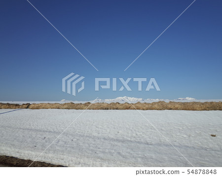 我們看看剩下的雪的Yubetsu山 我們看看剩下的雪的Yubetsu山 54878848