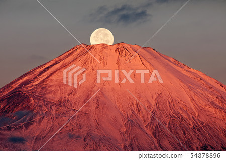 Full Moon Sinking On Top Of Mt Fuji Seen From Stock Photo 54878896 Pixta