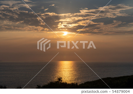 在海上日落 54879004