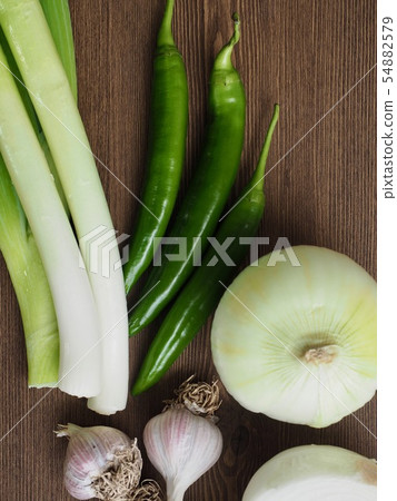 Korean fresh organic vegetables, onion, pepper, garlic Korean fresh organic vegetables, onion, pepper, garlic 54882579