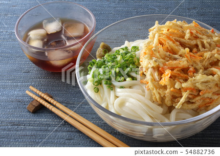 Zaru udon with tempura Zaru udon with tempura 54882736
