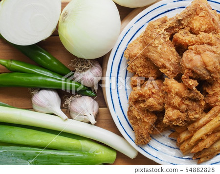 韓國雞肉gangjung和炸土豆 韓國雞肉gangjung和炸土豆 54882828