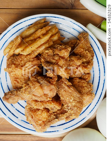 韓國雞肉gangjung和炸土豆 韓國雞肉gangjung和炸土豆 54882829