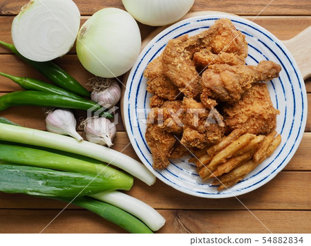 韓國雞肉gangjung和炸土豆 韓國雞肉gangjung和炸土豆 54882834