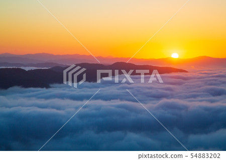Clouds and sunrise at Takadani mountain Clouds and sunrise at Takadani mountain 54883202