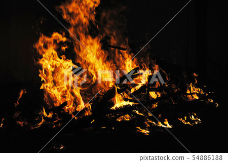 Bonfire with orange flames, Alibag, Maharashtra Bonfire with orange flames, Alibag, Maharashtra 54886188