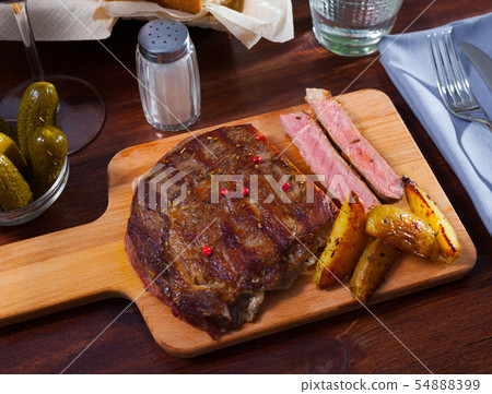 Tasty juicy roasted beef Tasty juicy roasted beef 54888399