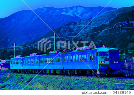 Local train 117 series image 54889149