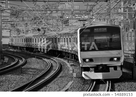 Commuter train Yamanote Line E 231 series image running in the city center Commuter train Yamanote Line E 231 series image running in the city center 54889153