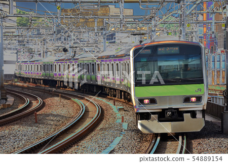 Commuter train Yamanote Line E 231 series image running in the city center 54889154