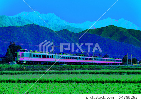 國家鐵路有限公司特快列車189系列圖像，可以到達阿爾卑斯山腳下 54889262