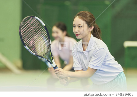 網球學校的女性 54889403