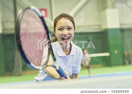 網球學校的女性 54889408