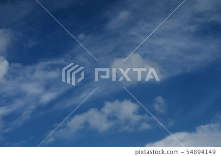 Beautiful fluffy white clouds against the blue sky Beautiful fluffy white clouds against the blue sky 54894149