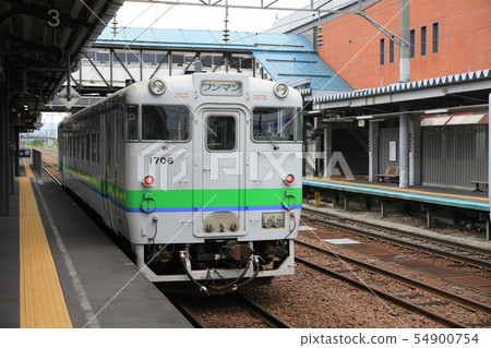 Kiha 40 train, JR Hokkaido (Iwamizawa Station) 54900754