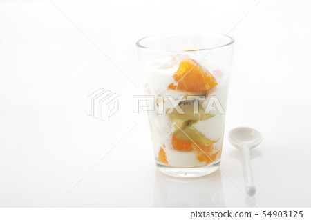 獼猴桃和清水橙和酸奶 獼猴桃和清水橙和酸奶 54903125