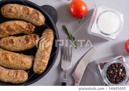 Grilled sausages with tomatoes , pepper and 54905005