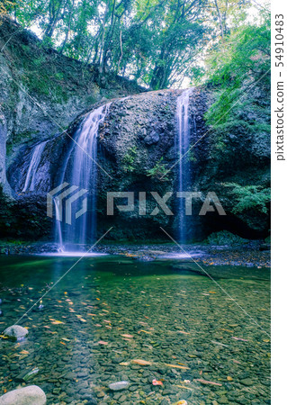 月亮的瀑布等待 54910483