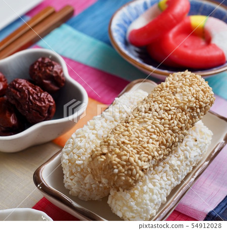 Korean traditional food, hangwa, assorted hangwa, yugwa, jujube, sesame gangjeong, candy Korean traditional food, hangwa, assorted hangwa, yugwa, jujube, sesame gangjeong, candy 54912028