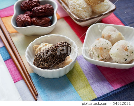 Korean traditional food, hangwa, assorted hangwa, yugwa, jujube, sesame gangjeong, candy 54912031