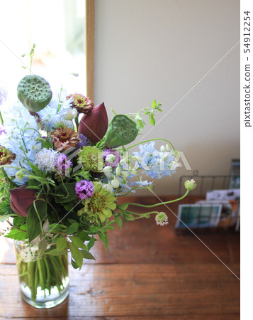 Zinnia and lotus bouquet _2 Zinnia and lotus bouquet _2 54912254