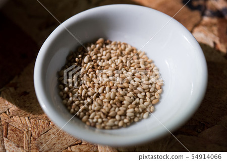 Salad and sesame 54914066