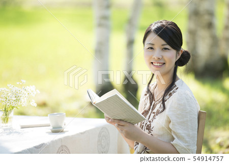 Woman reading in nature Woman reading in nature 54914757