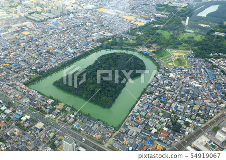  忍德皇帝之墓，初中皇帝之墓 54919067