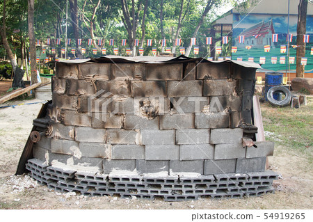 Charcoal furnace make for gold Buddha statue Charcoal furnace make for gold Buddha statue 54919265