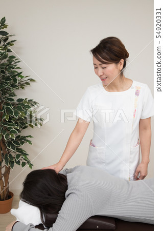 Manipulation, massage 54920331