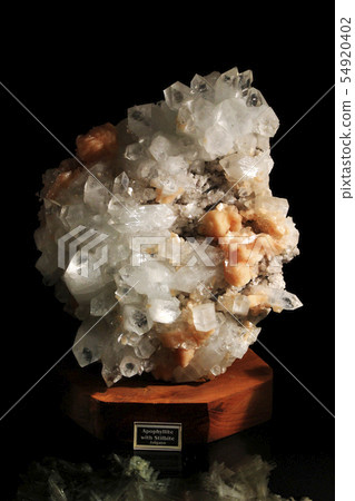 Apophyllite with stilbite from Jalgoan, Sinner Apophyllite with stilbite from Jalgoan, Sinner 54920402