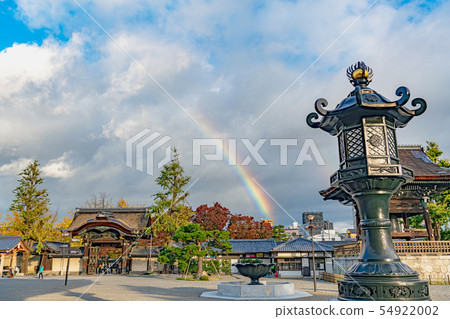 Higashi Honganji Amenity scenery after the rain Higashi Honganji Amenity scenery after the rain 54922002