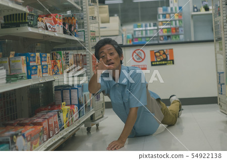 勞累 加班 便利商店 54922138