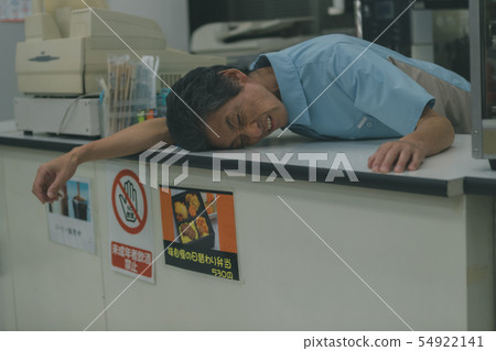 勞累 加班 便利商店 54922141