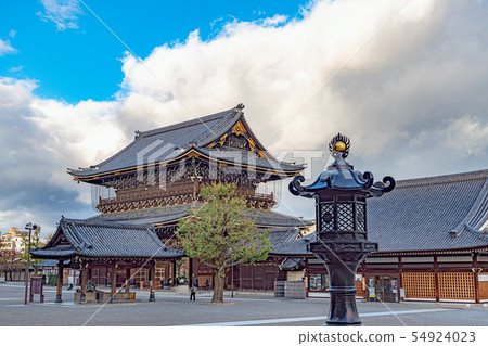 Higashi Honganji temple grounds scenery 54924023