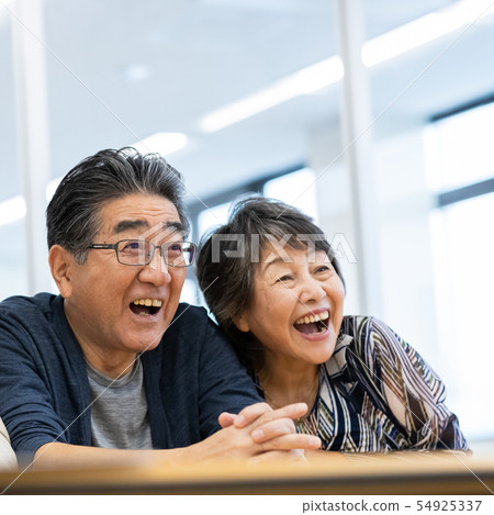 年長的夫婦 年長夫婦 老兩口 54925337