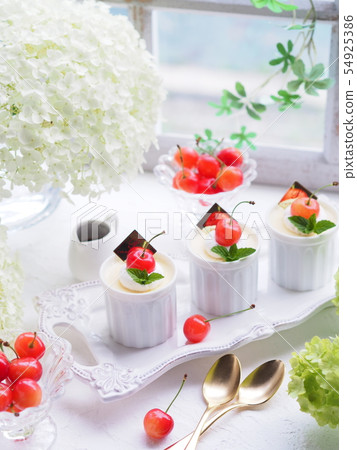 時尚的櫻桃 54925386