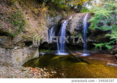 月亮的瀑布等待 54926197