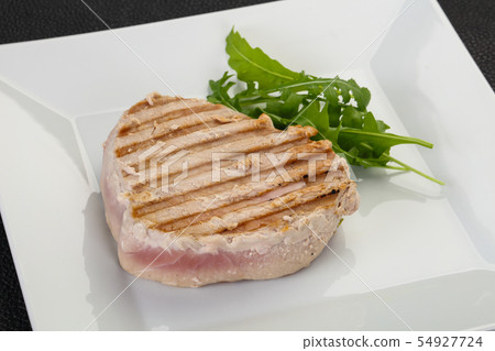 Grilled tuna steak 54927724
