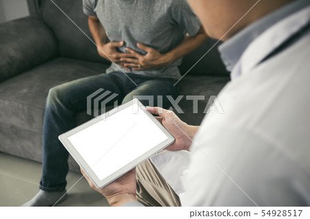 Doctor visited the patient while using tablet 54928517