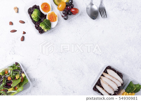 Fresh healthy diet lunch box with vegetable salad 54930981