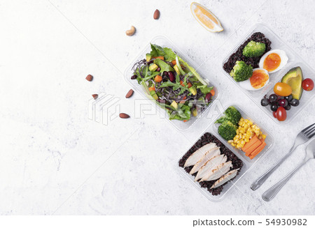 Fresh healthy diet lunch box with vegetable salad 54930982