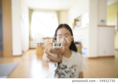 The person who inserts the outlet plug 54932730