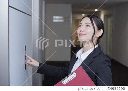 電梯女人西裝 電梯女人西裝 54934290