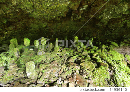 The rock caves of Amoka Falls waterfall side (Gifu City, Gifu Prefecture) 54936140