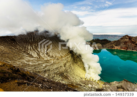 A shot of the crater of the volcano Ijen 54937339