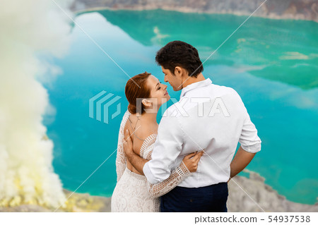 Newlyweds in the crater of a volcano Newlyweds in the crater of a volcano 54937538