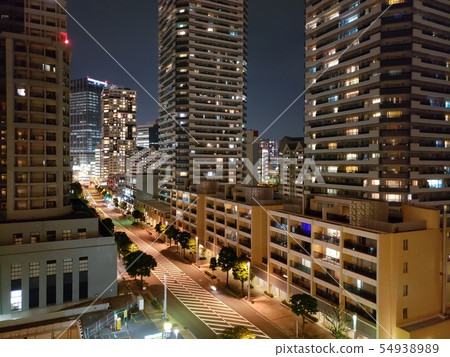 在橫濱市的Portside地區的建築之夜 在橫濱市的Portside地區的建築之夜 54938989