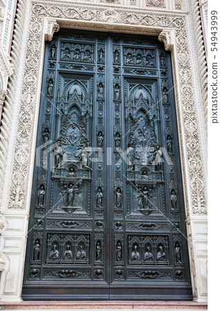 Beautiful door of the Florence Cathedral 54943999